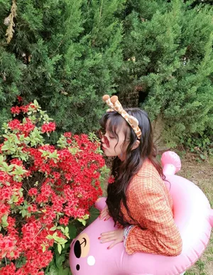 宋雨琦可爱甜美私服街拍图片_3