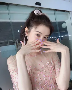 景甜白皙性感养眼私服图片_2