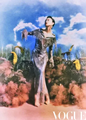 周冬雨复古油彩妆封面写真图片
