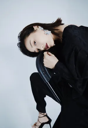 田沅优雅率性写真图片