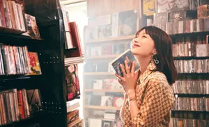 田沅甜美随性写真图片