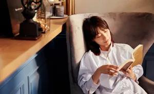 田沅甜美随性写真图片