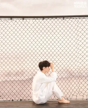 罗云熙白衣少年帅气写真图片_4