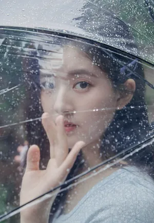 赵露思清新雨中写真图片_4