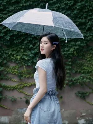 赵露思清新雨中写真图片_6
