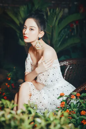 古力娜扎性感露肩写真图片