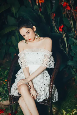 古力娜扎性感露肩写真图片_7