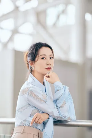 海清蓝色衬衣清爽性感图片写真