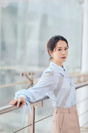 海清蓝色衬衣清爽性感图片写真