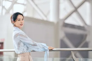 海清蓝色衬衣清爽性感图片写真_2
