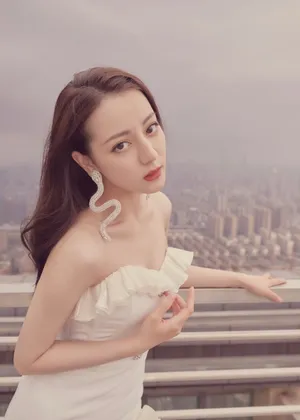 迪丽热巴开叉裙性感写真图片_4