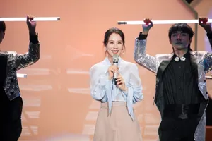 海清公益直播甜美活动照图片_2