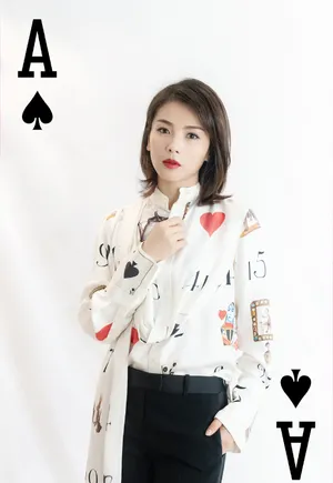 刘涛扑克牌衬衫性感图片写真_4