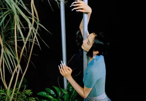 周洁琼夸张造型写真图片_13