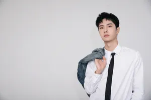 王一博无框眼镜造型写真图片