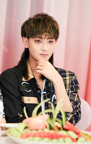 黄子韬日系狼尾长发写真图片_3