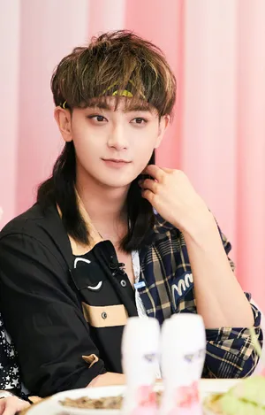 黄子韬日系狼尾长发写真图片_4