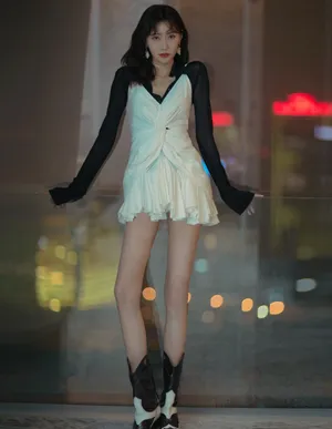 李斯羽白色连衣裙性感写真图片