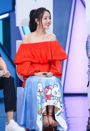 迪丽热巴明艳动人元气写真图片_2