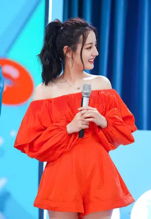 迪丽热巴明艳动人元气写真图片_4