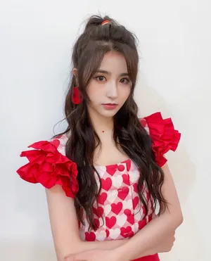 金子涵爱心裙甜美写真图片
