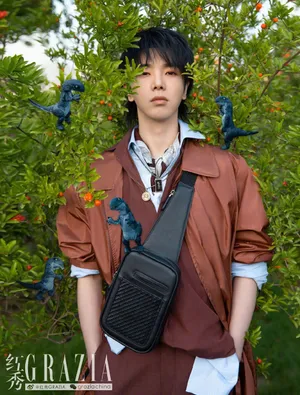 华晨宇兔耳朵发箍造型写真图片_1