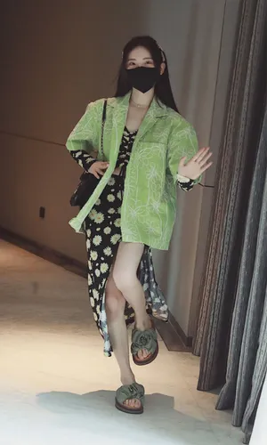 杨超越雏菊套装夏日写真图片