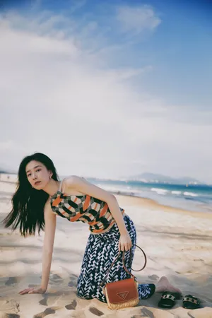朱颜曼滋性感海边写真图片