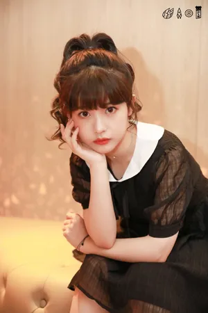 赖美云卷发马尾少女感写真图片_2