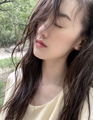 袁冰妍湿发性感自拍图片