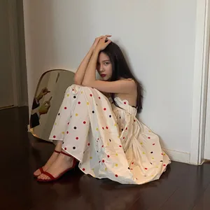 宋妍霏波点抹胸裙夏日写真图片_2
