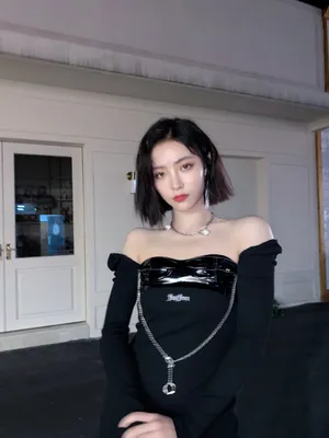 许佳琪抹胸裙性感街拍照图片