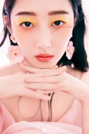 蒋梦婕最新时尚杂志写真大片_2