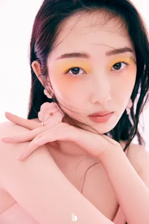 蒋梦婕最新时尚杂志写真大片_9