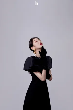 蒋梦婕最新时尚杂志写真大片_13