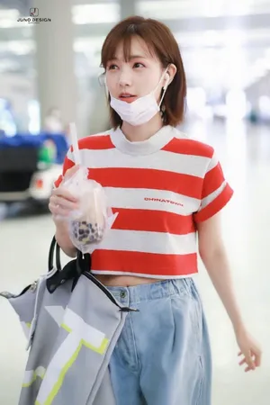 李一桐清新短发机场街拍照图片_2