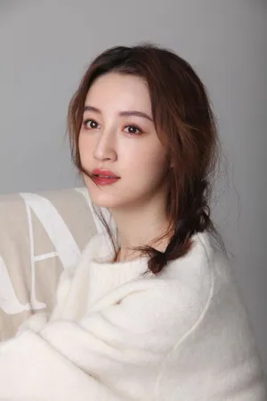 杨懿气质优雅性感写真_2