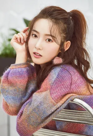 冯琬贺炫彩毛衣甜美写真图片_2
