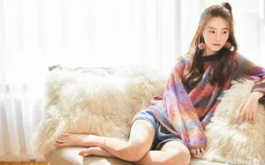 冯琬贺炫彩毛衣甜美写真图片_5