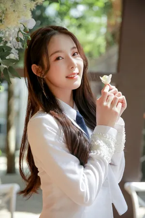 冯琬贺女团制服甜美写真图片_2