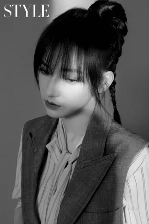 程潇雾蓝发色酷美写真图片