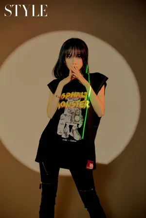 程潇雾蓝发色酷美写真图片