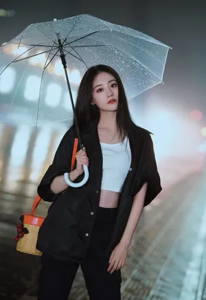 祝绪丹雨中唯美写真图片_2