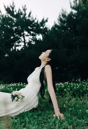 马茜挂脖长裙性感图片写真_9