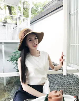 马茜优雅气质生活照图片