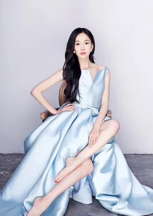 马茜靓丽深V礼服性感写真_3