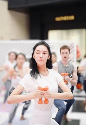 王紫璇运动风生活照图片_8