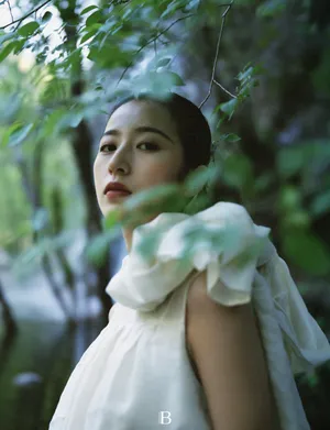 周雨彤冷艳魅力写真图片_2