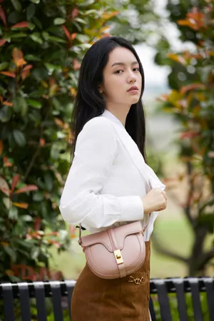 周也温婉小清新写真图片