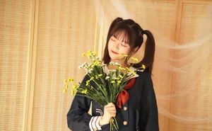 李佳洁海军制服甜美写真_2